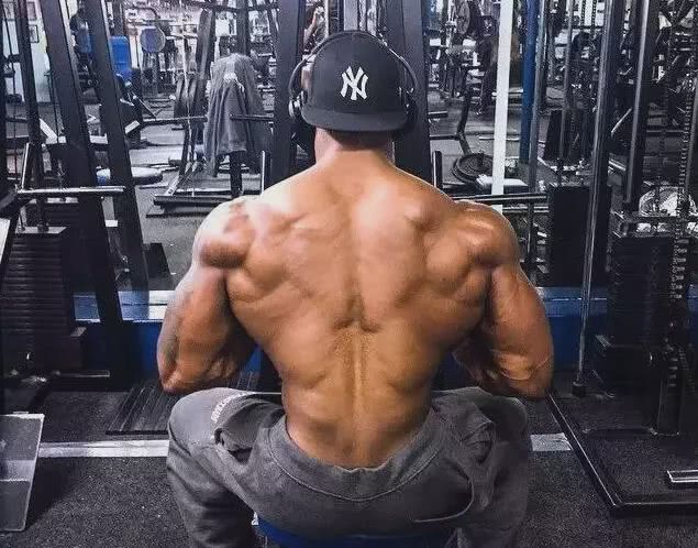 「健身」倒三角身材怎么锻炼？练背很重要，4个技巧帮你塑造型男身材