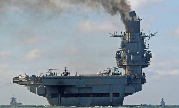 库兹涅佐夫号|俄媒酸075两栖舰冒黑烟,背后真相令其汗颜,美卫星证实差距悬殊