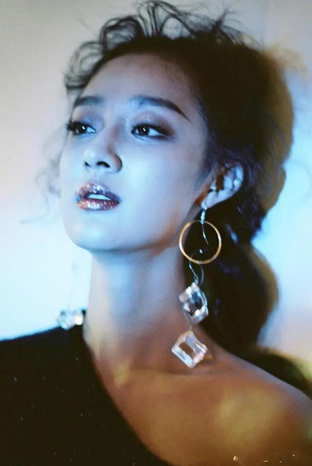 朱闪闪：《安家》里的朱闪闪，现实中反差巨大，曾是张一山眼中的校园女神