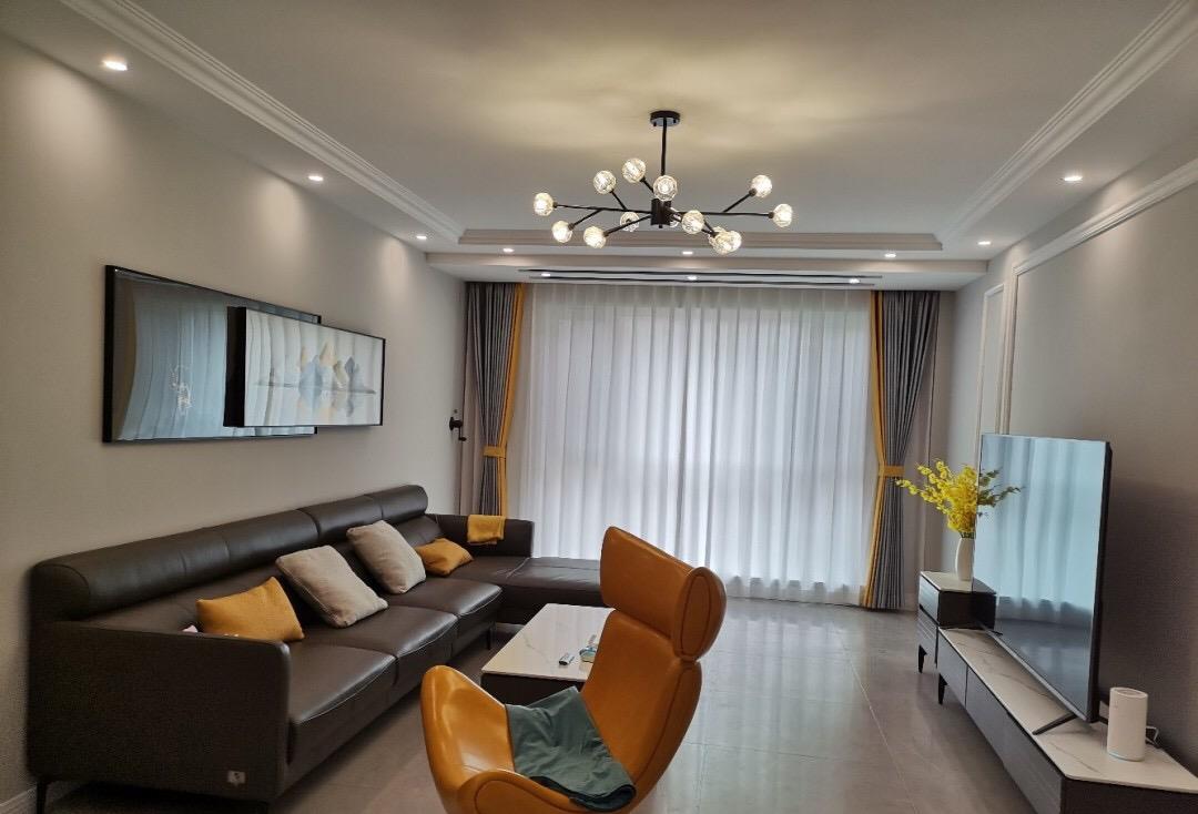 『』不懂装修别着急，看她家新房，非常简约，保洁做完真心耐看！