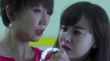 赵薇|赵薇当众卖惨，一句话暴露娱乐圈黑幕：击溃中年女性的绝不是离婚