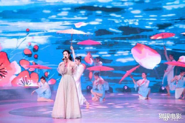 「iu」分别135天终见面，钱泳辰激动当众示爱吕一，结婚4年无子也恩爱