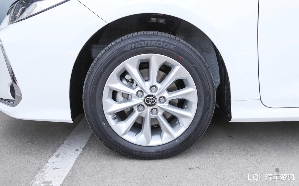 丰田卡罗拉■丰田真正的“省油王”,一公里才2毛多,全系标配8大安全气囊