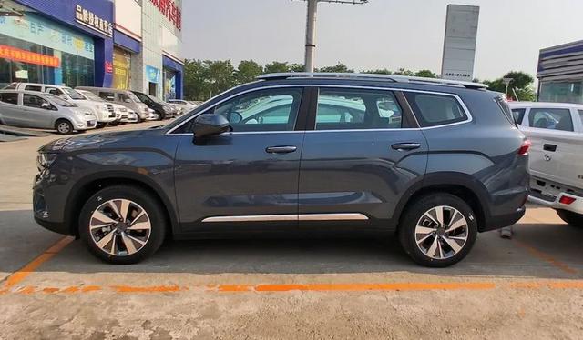 『吉利汽车』终于上市，吉利中型SUV预售10.8万，车长4.8米配1.8T，够气派