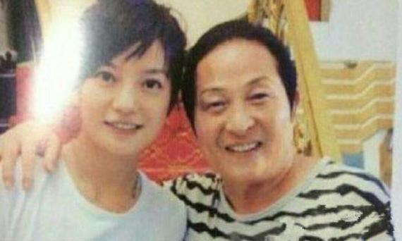 赵薇▲赵薇：抛弃同床三年身价120亿小伙，为何嫁二婚带娃的黄有龙？