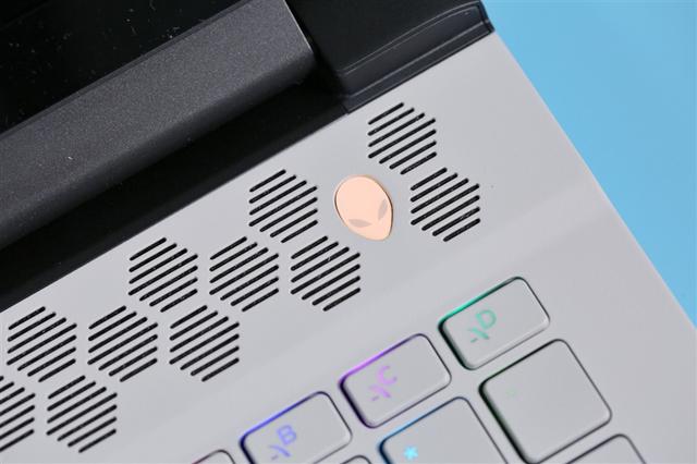 alienware|Alienware M17评测：明明有颜值却非要靠实力