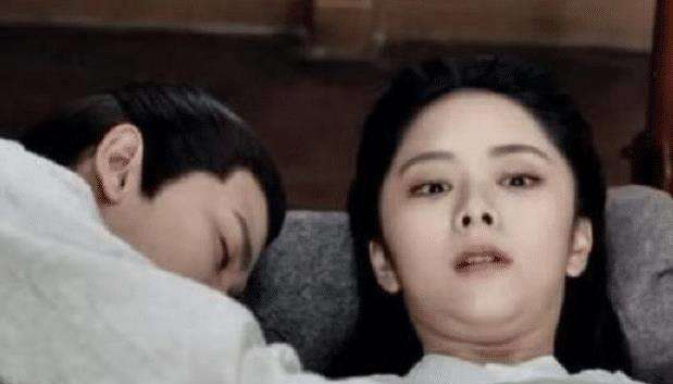 『刘恺威』原来演员是这样拍“睡戏”的，真幸福，网友：这能忍得住？