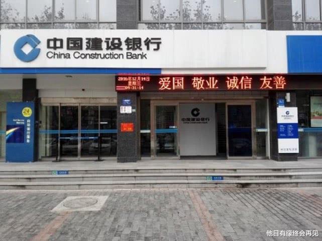 @银行基层员工的辛酸：不少人偷偷抹眼泪，千万别轻易进银行