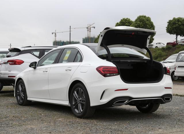 奔驰A级▲奔驰这是清库存吗？21.1W降到14.6W，4月份卖出5433辆！