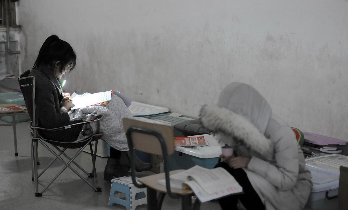 『高校』还在酸考研生本科学校差?这个高校公布复试名单,清一色名校本科