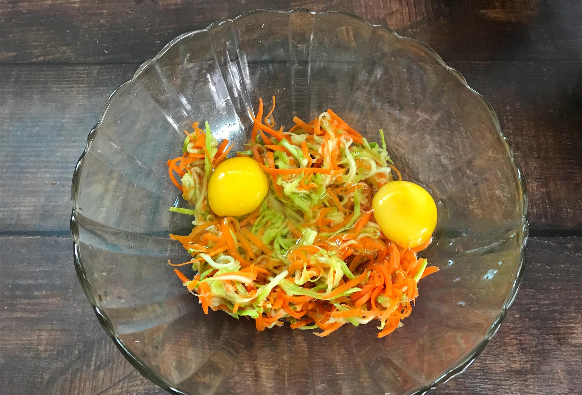 「面粉」早餐饼最简单的做法，不用揉面，筷子一搅，10分钟解决全家人早餐