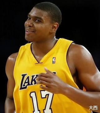 「克里斯·保罗」05届选秀谁挣得多?状元1.2亿,德隆1.5亿,保罗和路威呢?