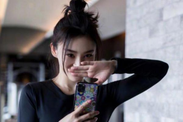 「袁姗姗」袁姗姗不顾文物专家的劝告,称摔坏可以修,节目组救场都救不回来