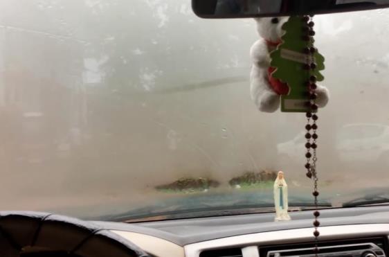 方向盘|汽车开烂才知：方向盘下有个“除雾按钮”，低头就能看到，浪费了10年