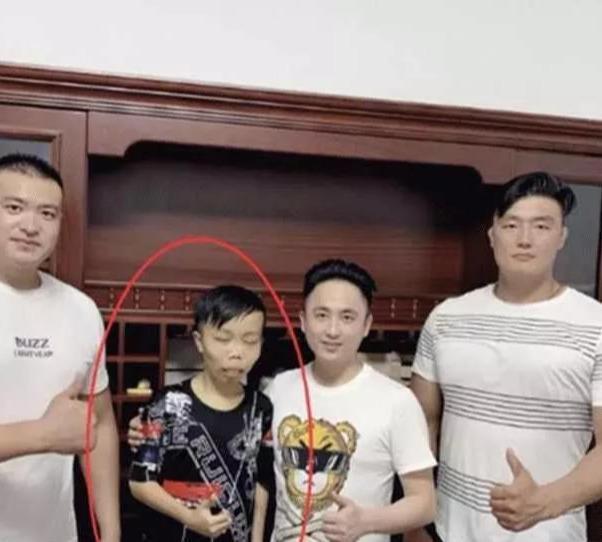“外星人”陳山，24歲身價5億，被封殺2年後，他想再找一個女友-圖10