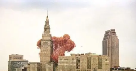 ##土豪哥为纪念结婚日，放飞520万只氢气球，结果悲剧了