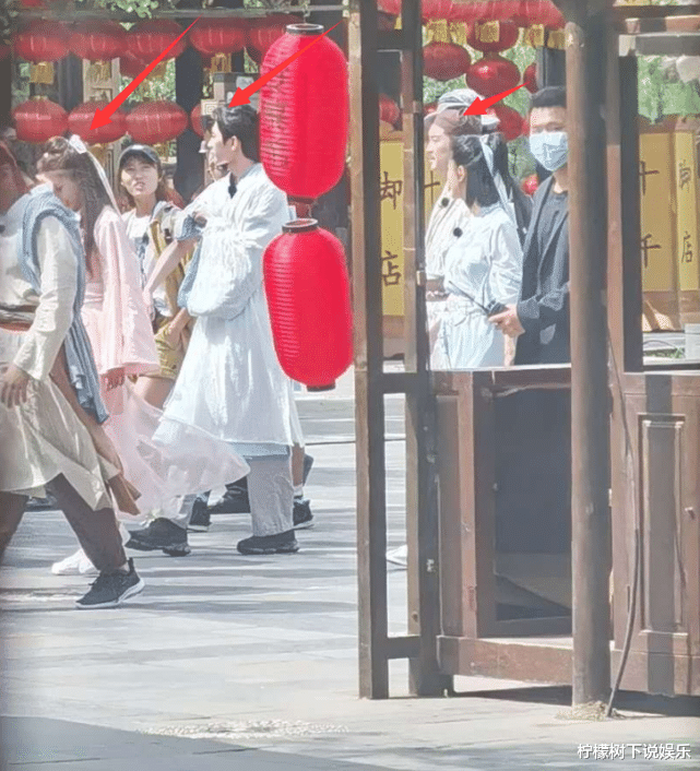 沙溢▲跑男集体换装，蔡徐坤扮公子，沙溢扮书童，看清baby，我懵了
