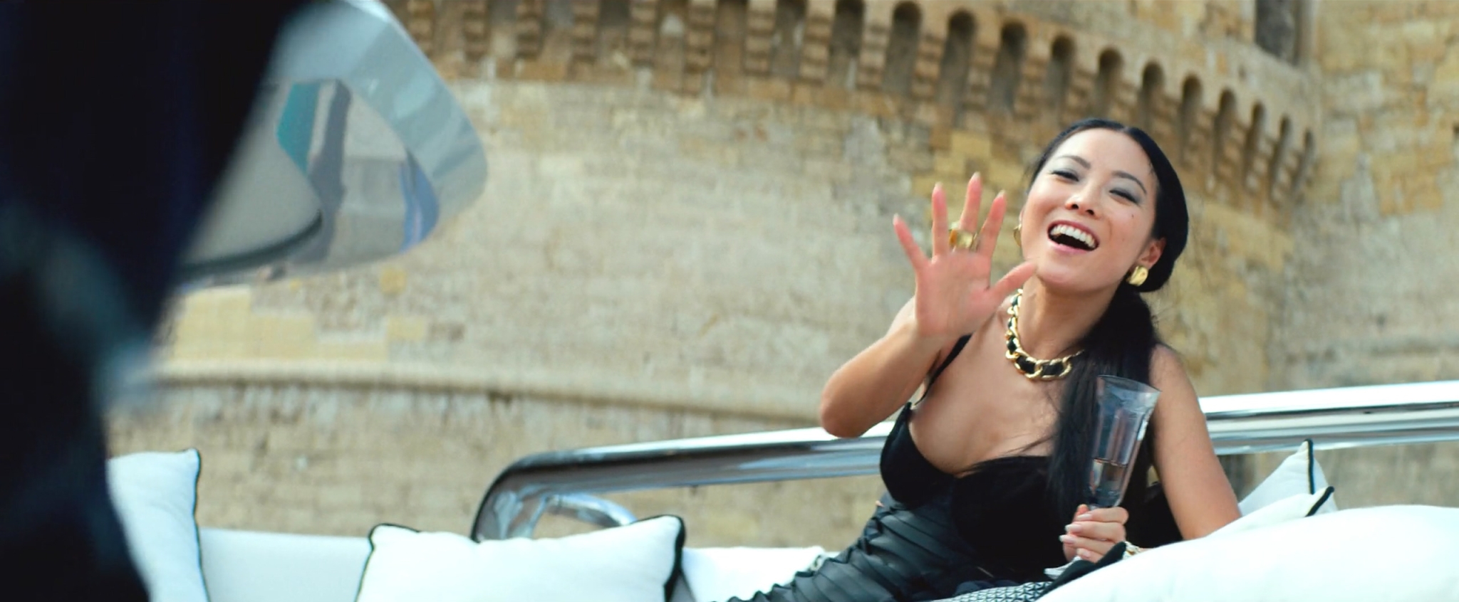 迈克尔·贝|迈克尔·贝重口暴爽动作片《鬼影特攻》，炸碎了逻辑、炸碎了故事