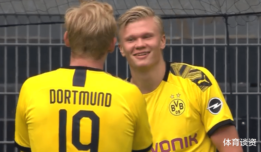 「德甲」搞笑！德甲重启首球，哈兰德进球后拒绝庆祝，队友靠近，他却连后退