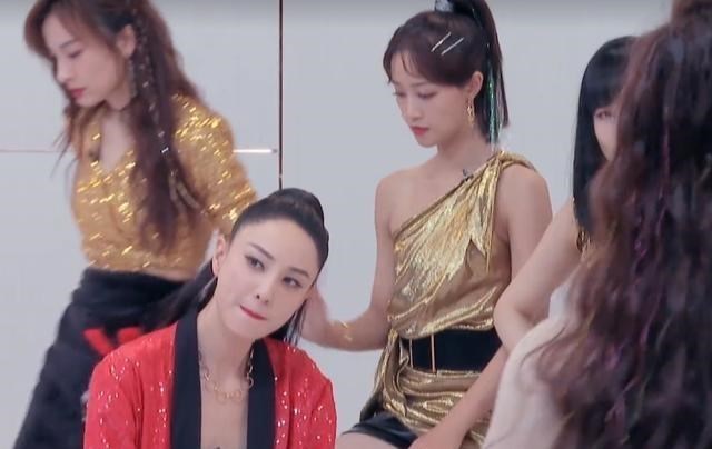 沈梦辰|《乘风破浪》搞小团体,沈梦辰淘汰后更为明显,6位女星不去送别