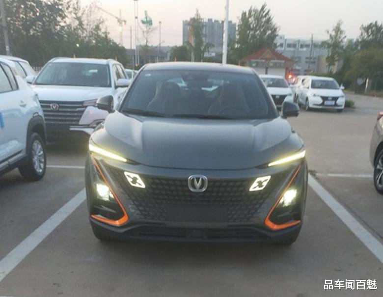 『长安汽车』长安Uni-t预售开启并相继到店，大灯亮起时，网友：是心动的感觉