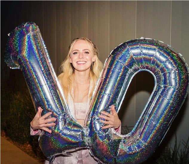 :翻唱歌曲圈粉700多万,油管知名音乐博主,还把恶评创作成歌?