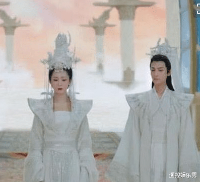 杨紫|杨紫的8张“结婚照”，和谁都“不情愿”，唯独与他发自内心