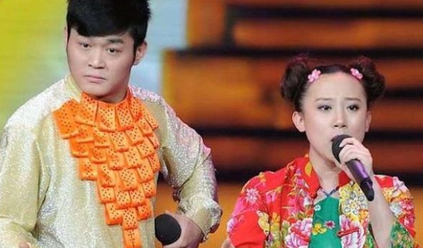 春晚|她被赵本山带上春晚爆红，后嫁渣男却遭抛弃，今与儿子独自生活