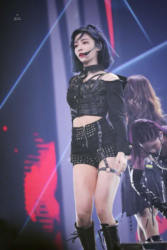 「陆柯燃」《青你2》直播翻车细节，当公布陆柯燃名次时，现场传出巨大骂声