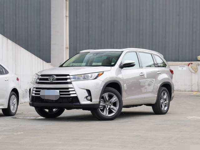 丰田汉兰达：这车人见人爱，轴距近2.8米，2.0T配四驱，关键是有大七座车型