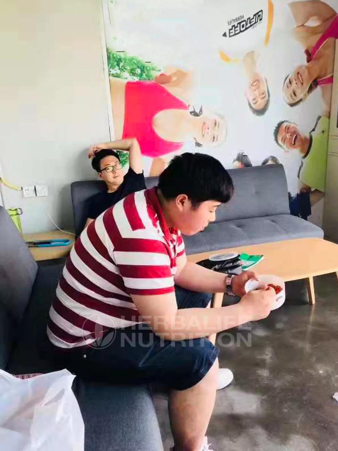 女孩|胖小伙示爱被拒怒减肥,半年甩掉88斤,那个女孩可能要后悔了