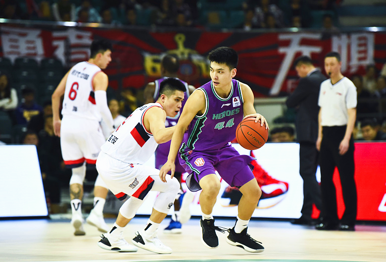 #山东男篮#山东五小将即将诞生，张庆鹏彻底退隐，巩晓彬迎来腾飞契机