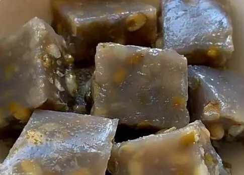 #凉糕#天气越来越热，绿豆别再熬粥，做成绿豆凉糕比冰淇淋吃着还过瘾