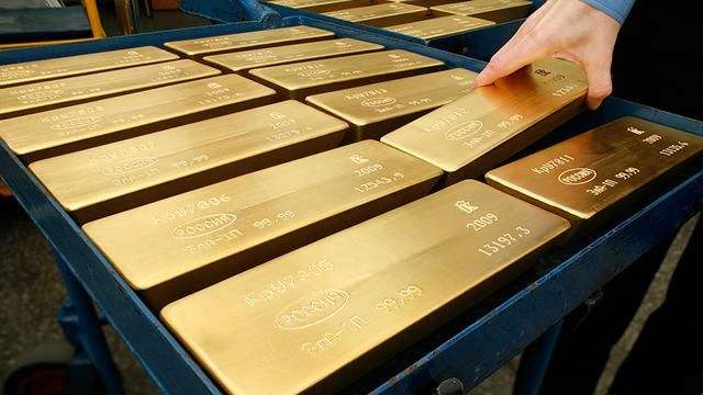 「黄金储备」全球十大黄金储备国：俄罗斯2242吨，日本765吨，中、美呢？