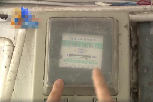 「盗窃罪」用电太贵，发现电表连着红绿灯！相关部门：接错线，已退4600元