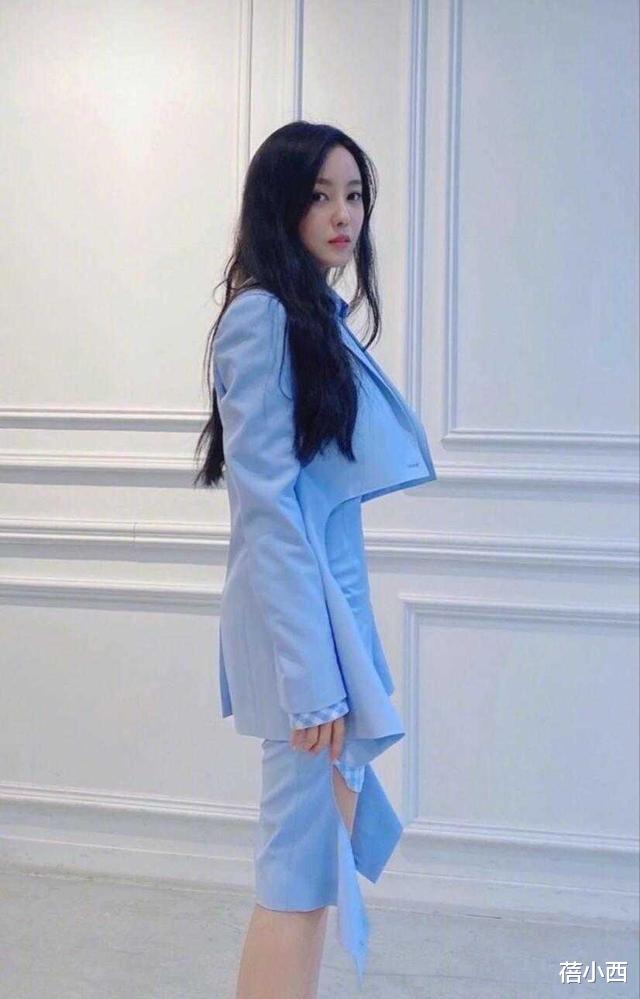 西装|宋慧乔剪了法式刘海拍广告，穿咖啡色现在套装，看颜值好似24岁