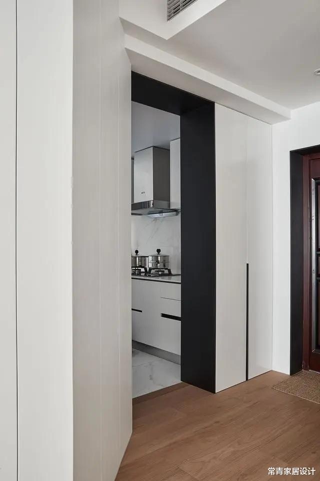 「」我家92㎡两居室，搞极简装修花了40万，亲戚笑话我被坑还傻乐