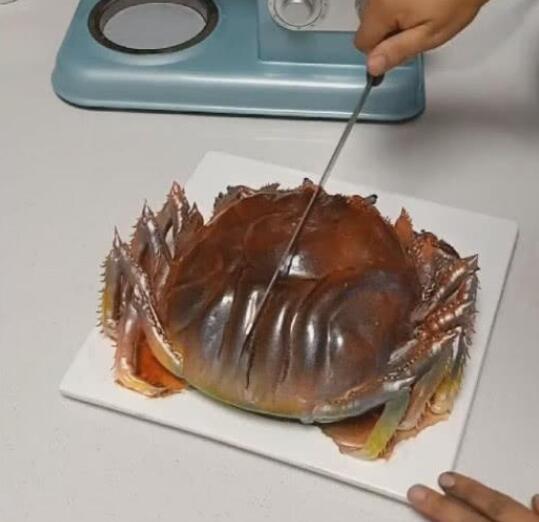 螃蟹|比盆还大的一只螃蟹该怎么吃，一刀切下去惊艳众人