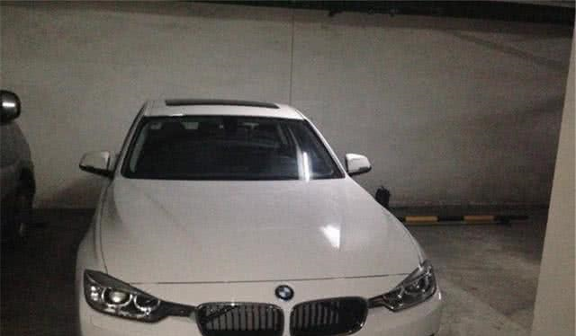 『宝马』72万川崎车位被霸占，宝马司机很嚣张破摩托要啥车位啊