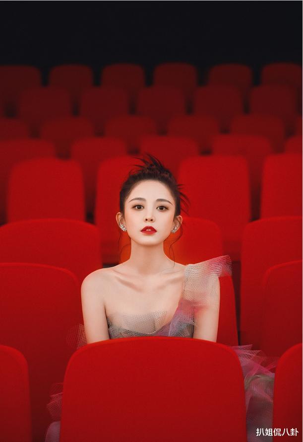 古力娜扎■美人果然是对比出来的,张天爱和娜扎同台比美,颜值气场都弱爆了