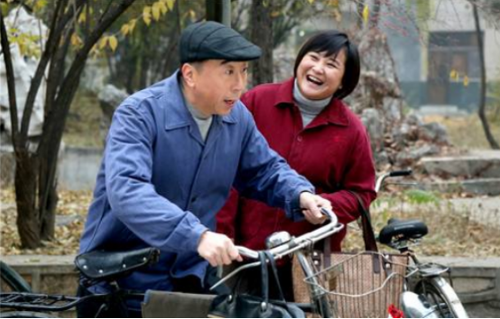 相声@冯巩带了10年都不红,郭德纲劝她别说相声,今6登春晚身价超10亿