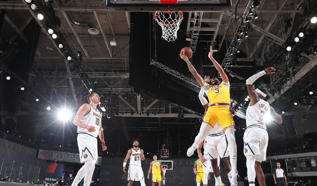 库兹马|库兹马三分绝杀!湖人124-121掘金结束三连败,詹姆斯29+12,约基奇12分