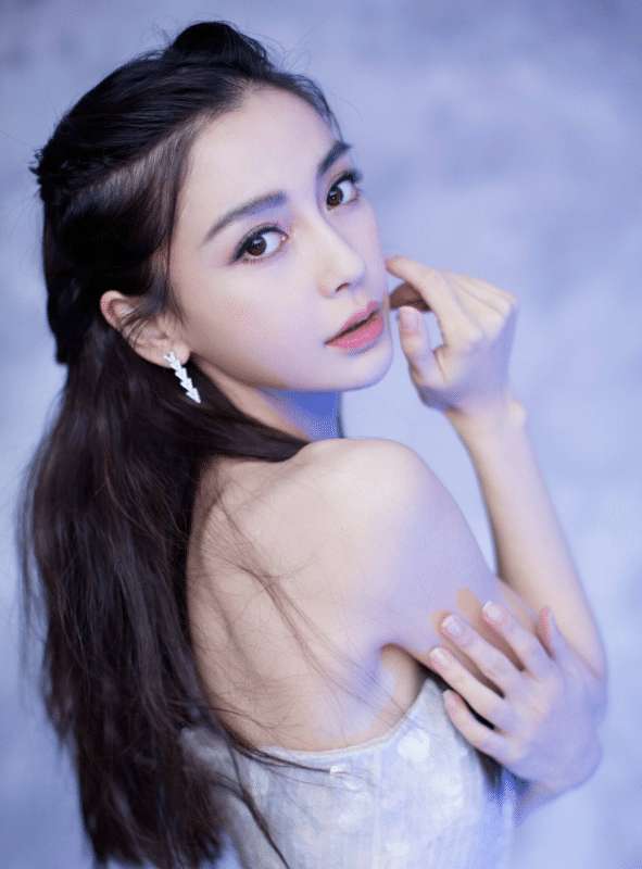 Angelababy■“整容脸”经不住考验？黄磊给杨颖拍照，直男角度暴露真实颜值！