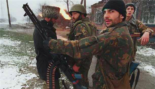 车臣：史上最搞笑的战争，子弹打没了，指挥官：去敌营买点，回来继续打