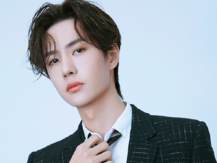 「王一博」张艺兴喜欢她5年，王一博不敢和她对视，她到底有多大的魅力？