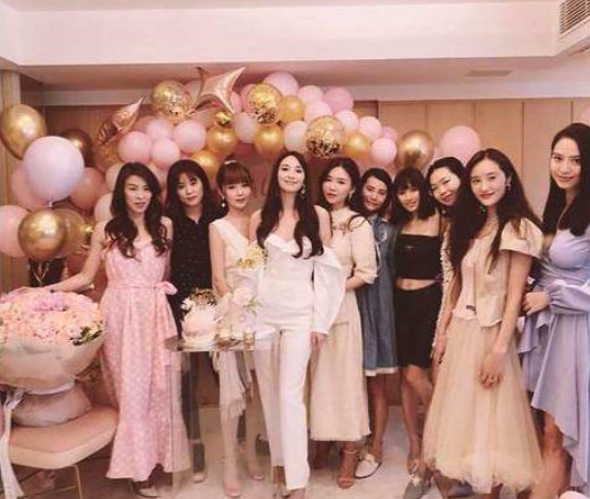 吴佩慈|6年生的4个孩子，就让她赚了50多个亿，可终究活成了豪门笑话？