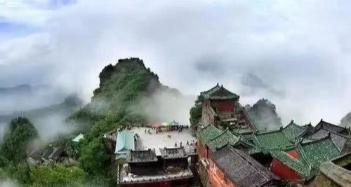 「武当山」我国“最挣钱”的一座山,一年能挣50多亿,光门票收入就达23亿
