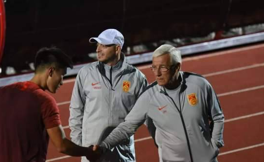 「上海上港」三级跳？曝25岁“北大球王”已入上港，签约后或踢主力+进国足