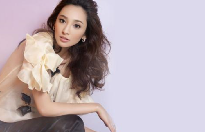 吴佩慈|6年生的4个孩子，就让她赚了50多个亿，可终究活成了豪门笑话？