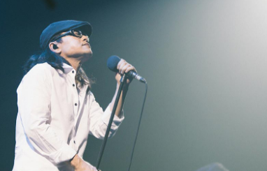 棒球|摇滚歌手流氓阿德首次开球 心情超爽